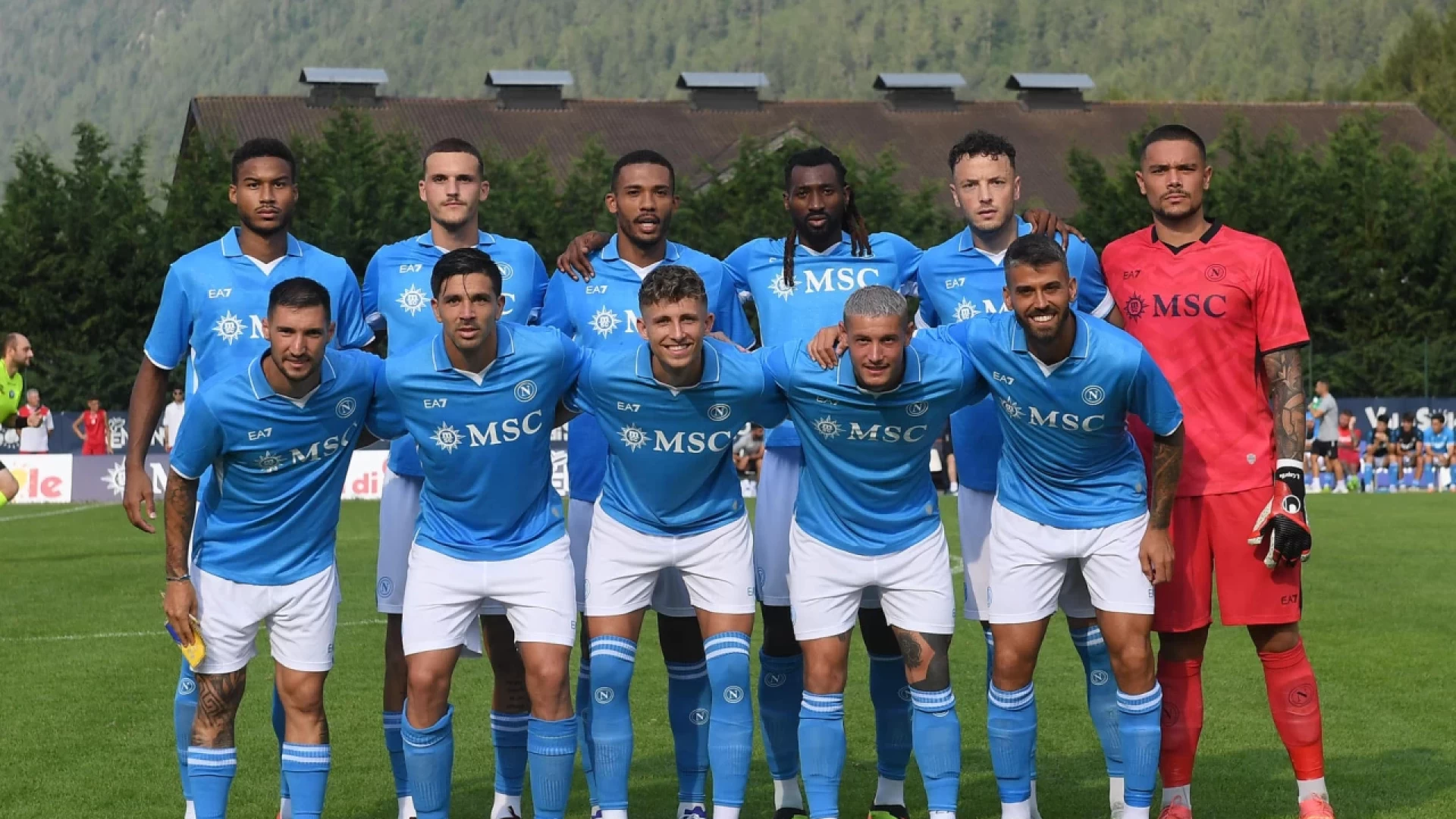 Il Napoli a Castel Di Sangro programma ufficiale degli allenamenti, amichevoli e degli eventi in piazza. Segui il ritiro con “Castello Azzurro”.